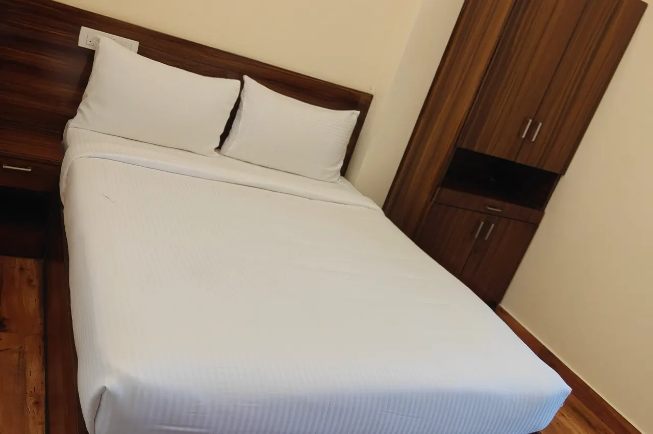 AC Deluxe Room 4
